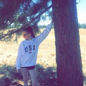 Meet your Posher, Ella